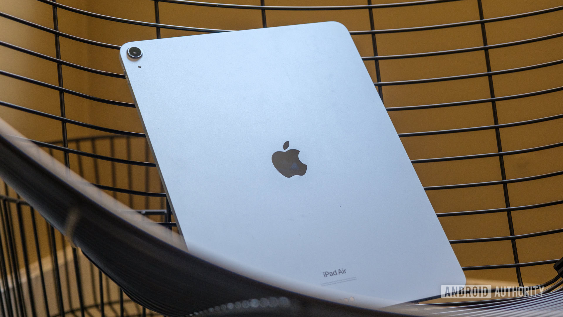 apple ipad air de volta na cadeira