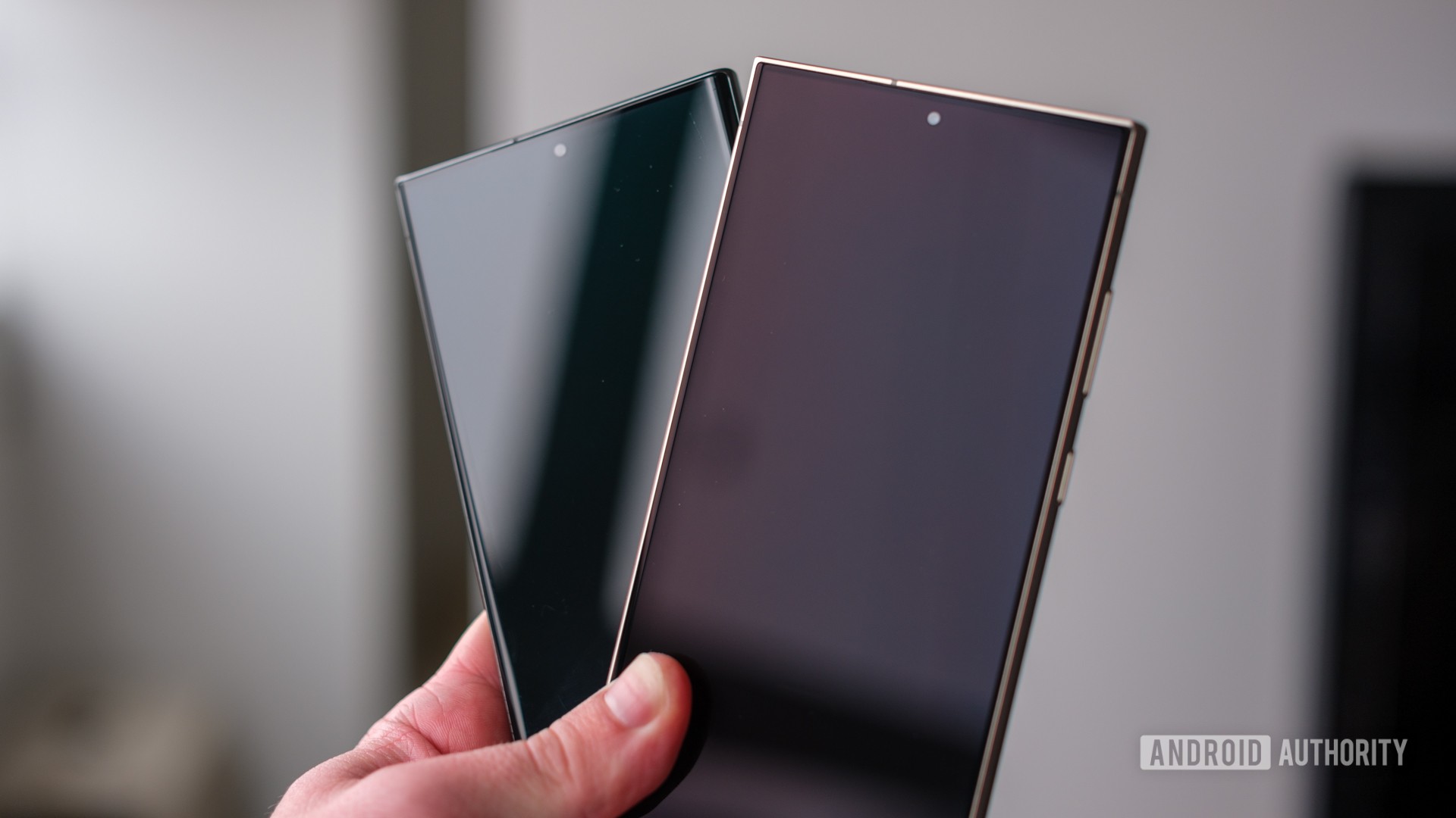 Samsung Galaxy S24 Ultra vs Galaxy S23 Ultra Tela refletiva desligada Samsung Galaxy S24 Ultra vs Galaxy S23 Ultra Tela refletiva desligada