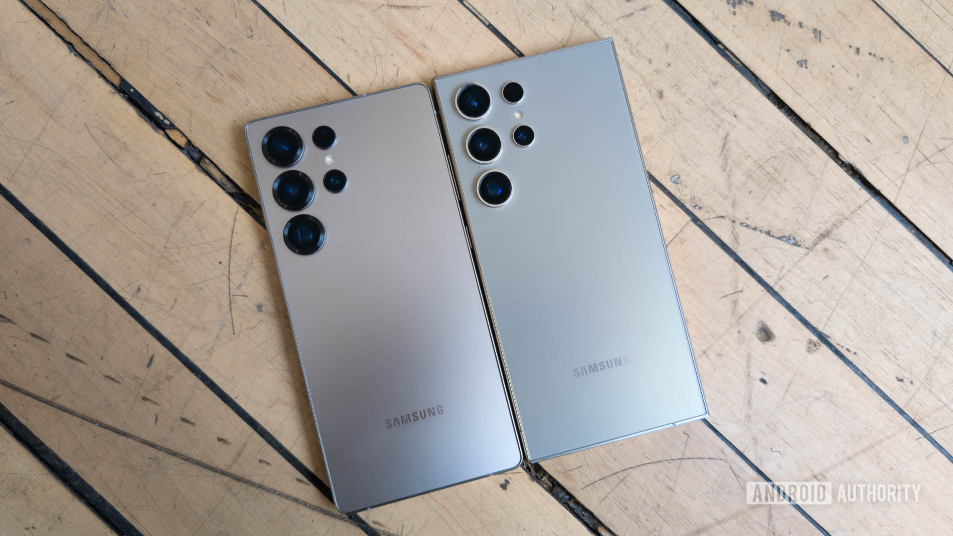 Samsung Galaxy S25 Ultra próximo ao Samsung Galaxy S24 Ultra Samsung Galaxy S25 Ultra próximo ao Samsung Galaxy S24 Ultra