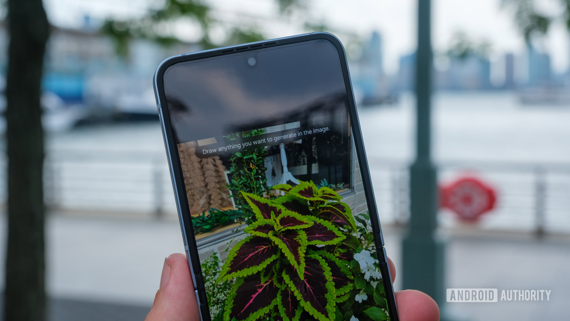 Esbo&ccedil;o do Samsung Galaxy Z Flip 6 na imagem