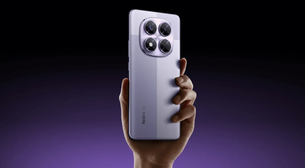 Imagem mostra um Redmi Note 14 Pro 5G de cor lil&aacute;s sendo segurado em uma m&atilde;o