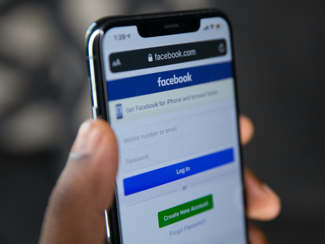 Ilustra&ccedil;&atilde;o da p&aacute;gina de login do Facebook