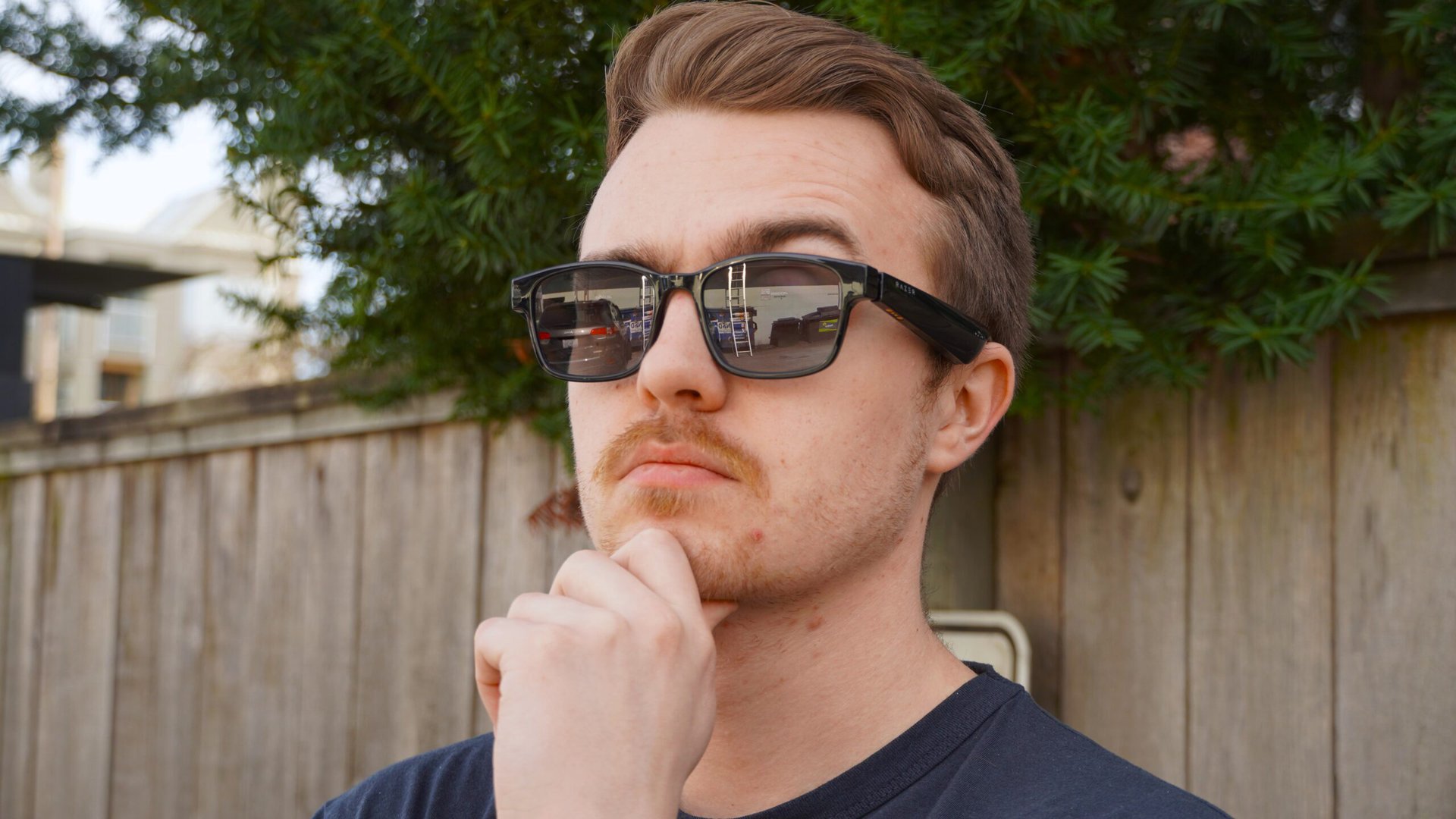 Usando &oacute;culos inteligentes Razer Anzu