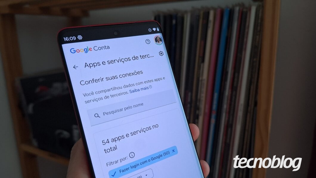 Imagem mostra o site Google Conta exibindo a p&aacute;gina Apps e servi&ccedil;os de terceiros