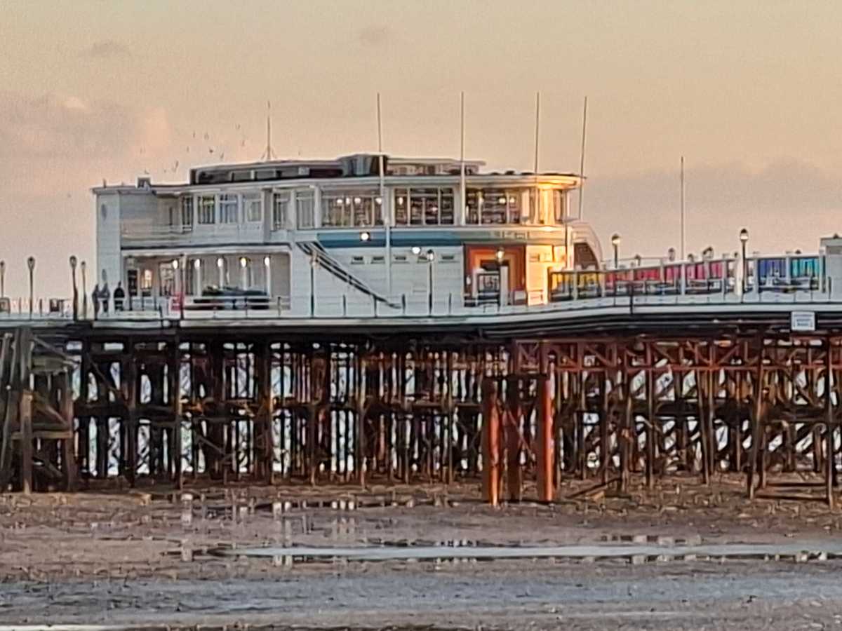 Samsung Galaxy A56 camera sample pier 10x