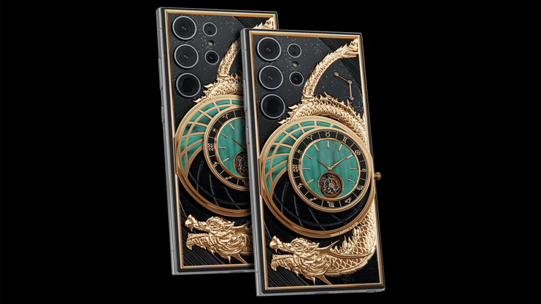 Imagem mostra um Galaxy S25 Ultra customizado, com adornos de ouro e diamantes na parte traseira, que formam a imagem de um dragão.