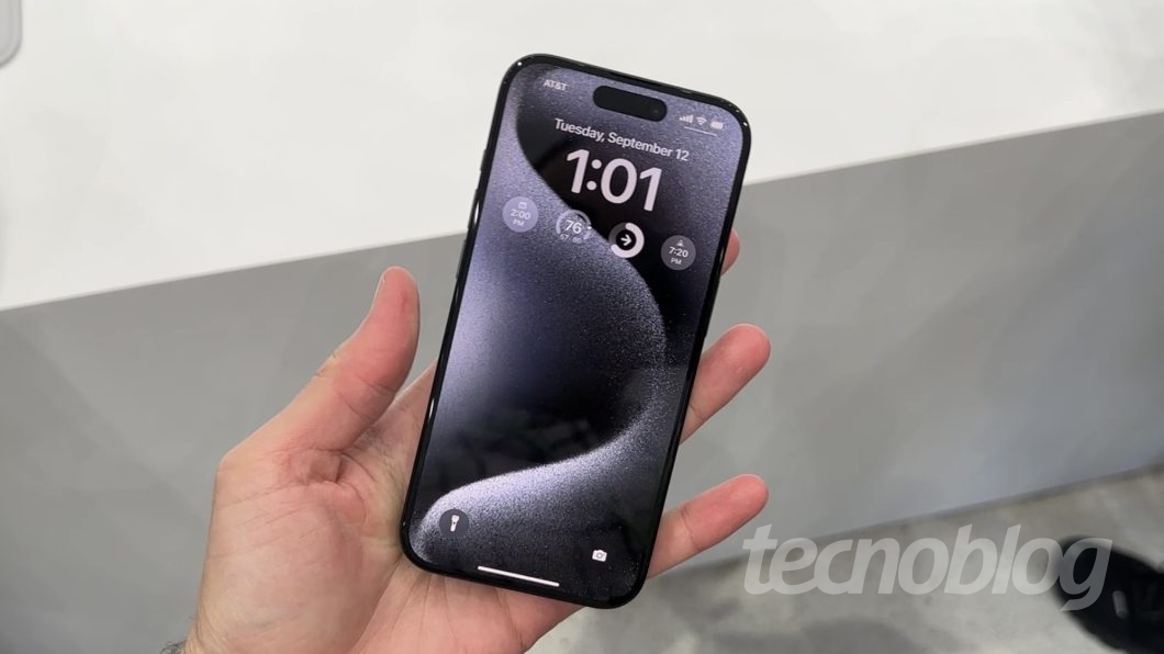 Tela do iPhone 15 (imagem: Thássius Veloso/Tecnoblog)