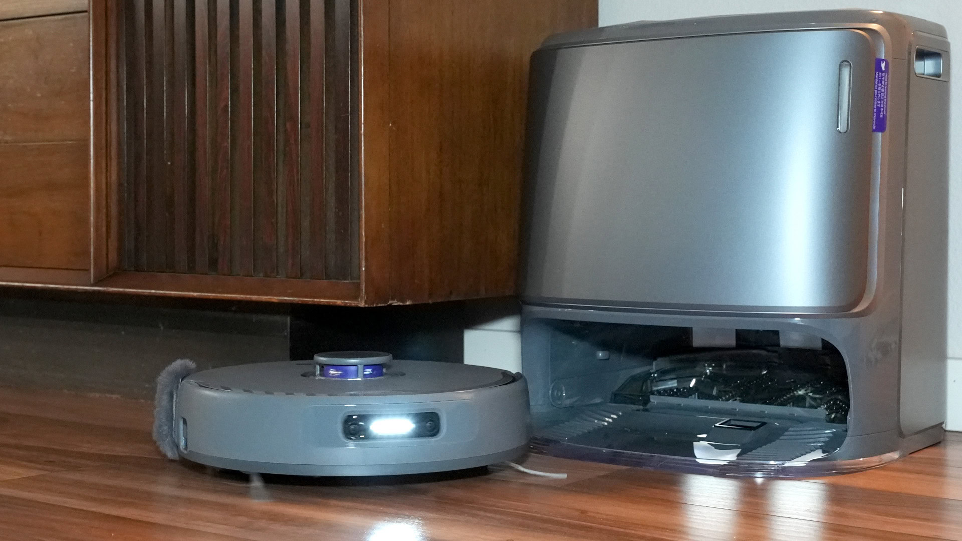 Narwal Freo Z Ultra com base Narwal Freo Z Ultra com base