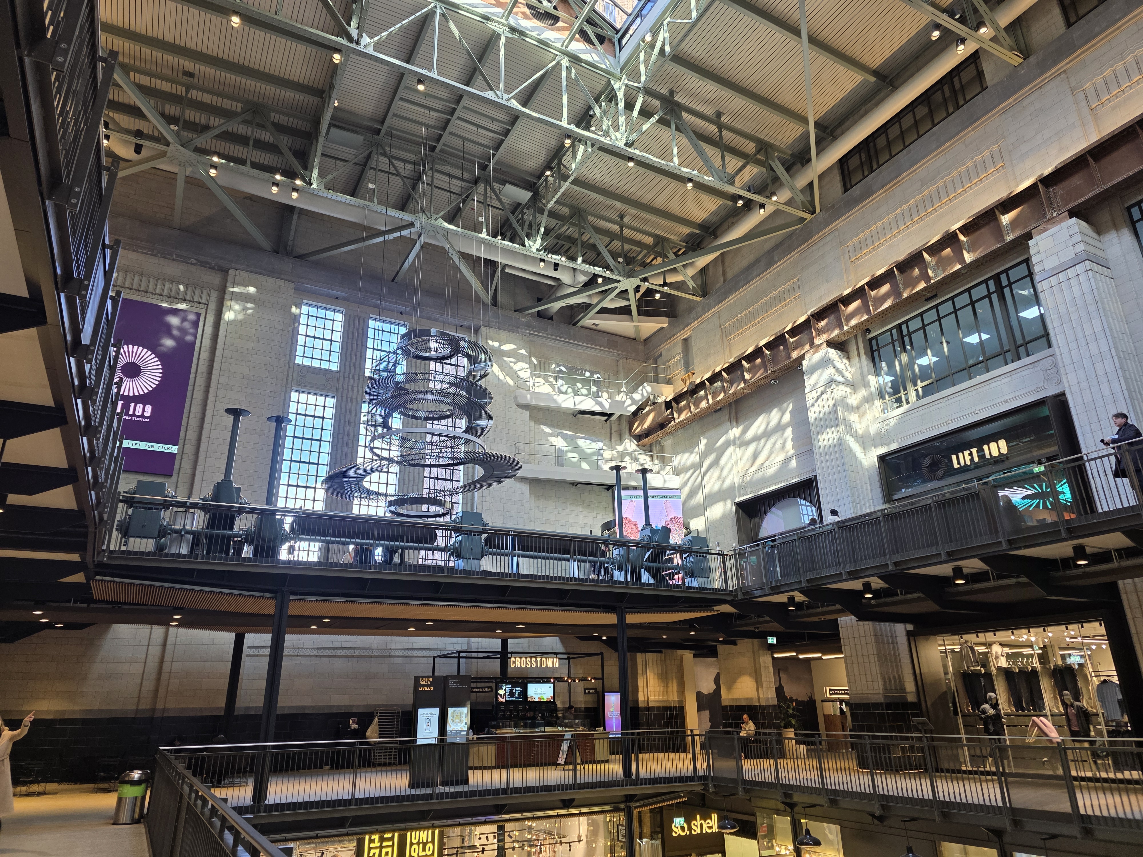 Samsung Galaxy S25 Ultra camera sample atrium