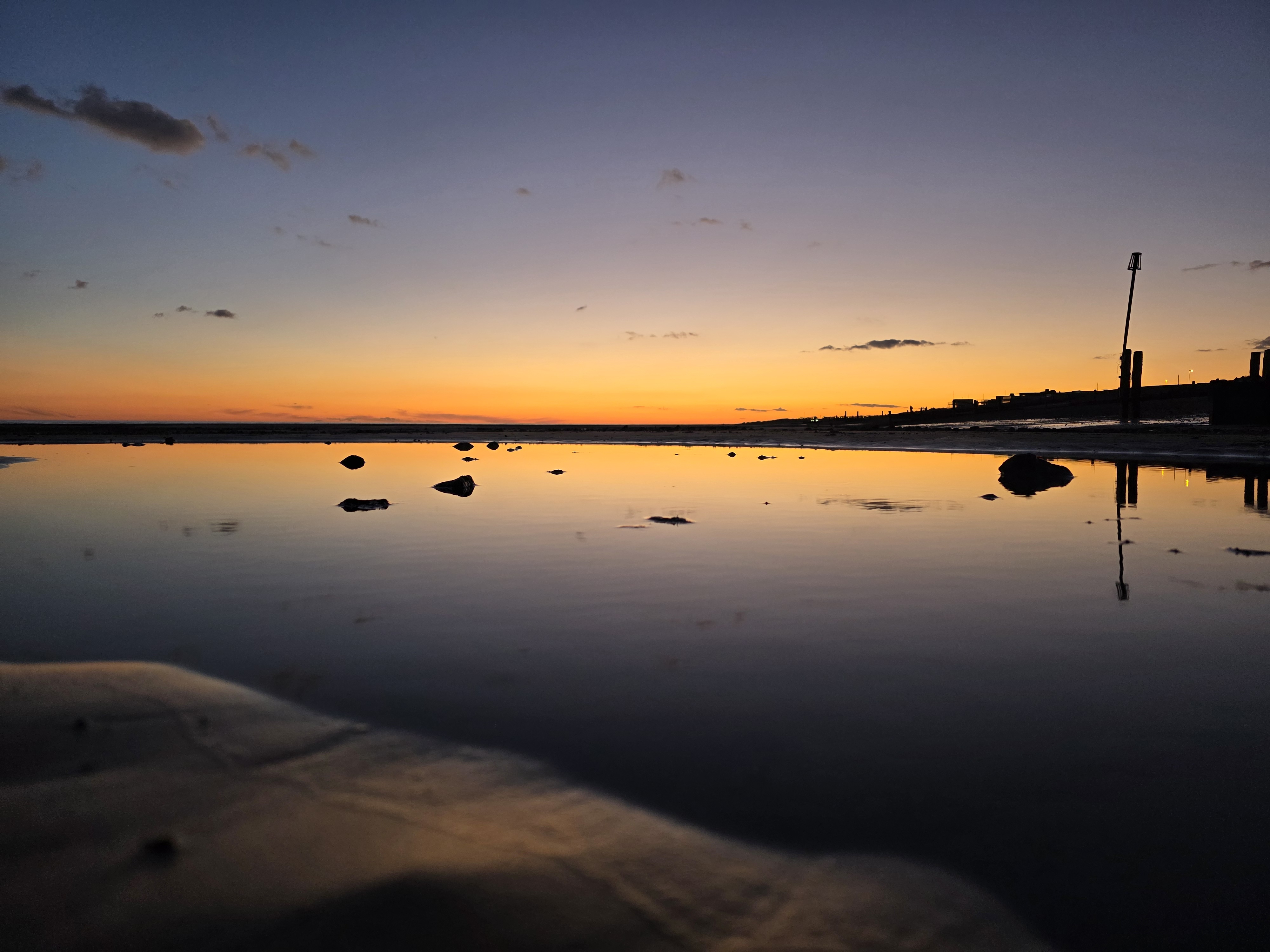 Samsung Galaxy S25 Ultra camera sample atrium sunset low light