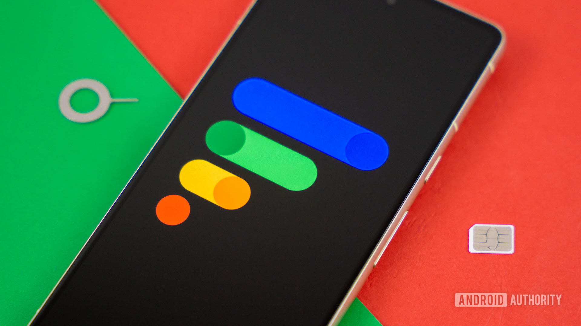 Logotipo do Google Fi Wireless no smartphone com cartão SIM e ejetor SIM próximo a ele Foto de stock 4 Logotipo do Google Fi Wireless no smartphone com cartão SIM e ejetor SIM próximo a ele Foto de stock 4