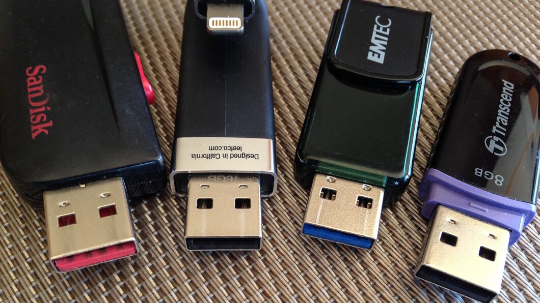 Imagem pen drives - como recuperar pen drive corrompido
