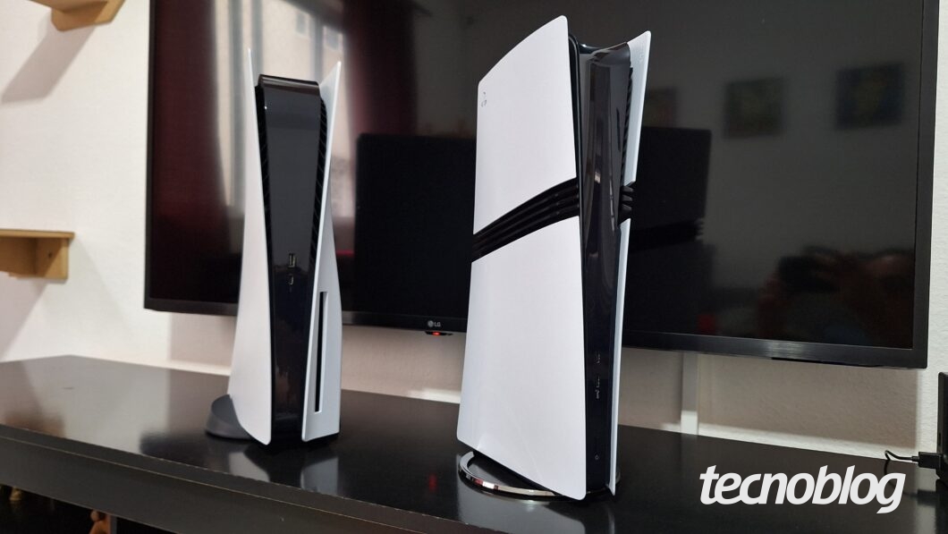 Imagem do console PlayStation 5 Pro e PlayStation 5