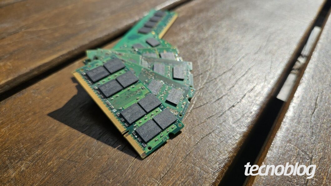 Diversos pentes de memória RAM