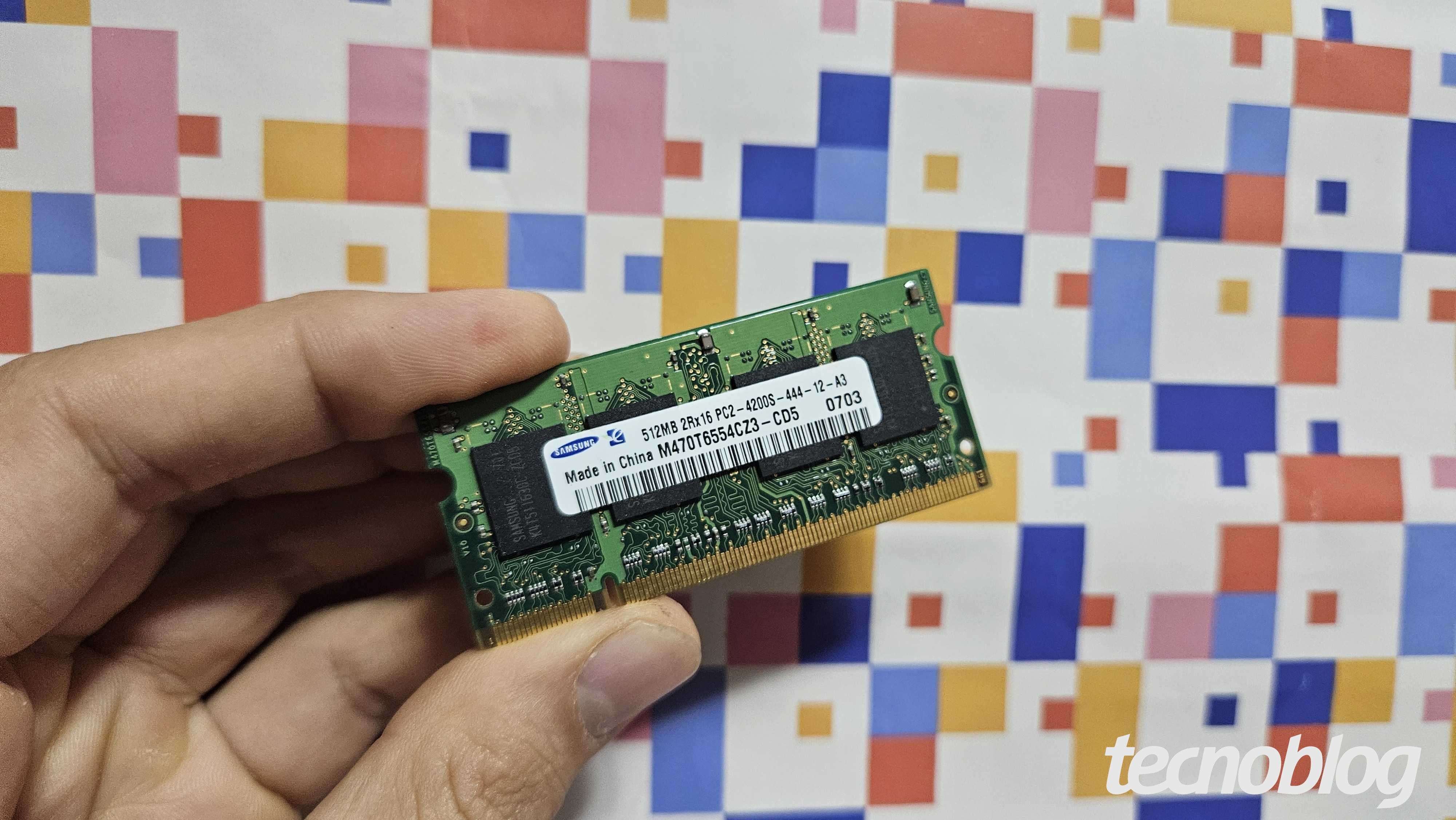 Pente de memória RAM da Samsung (Imagem: Everton Favretto/Tecnoblog