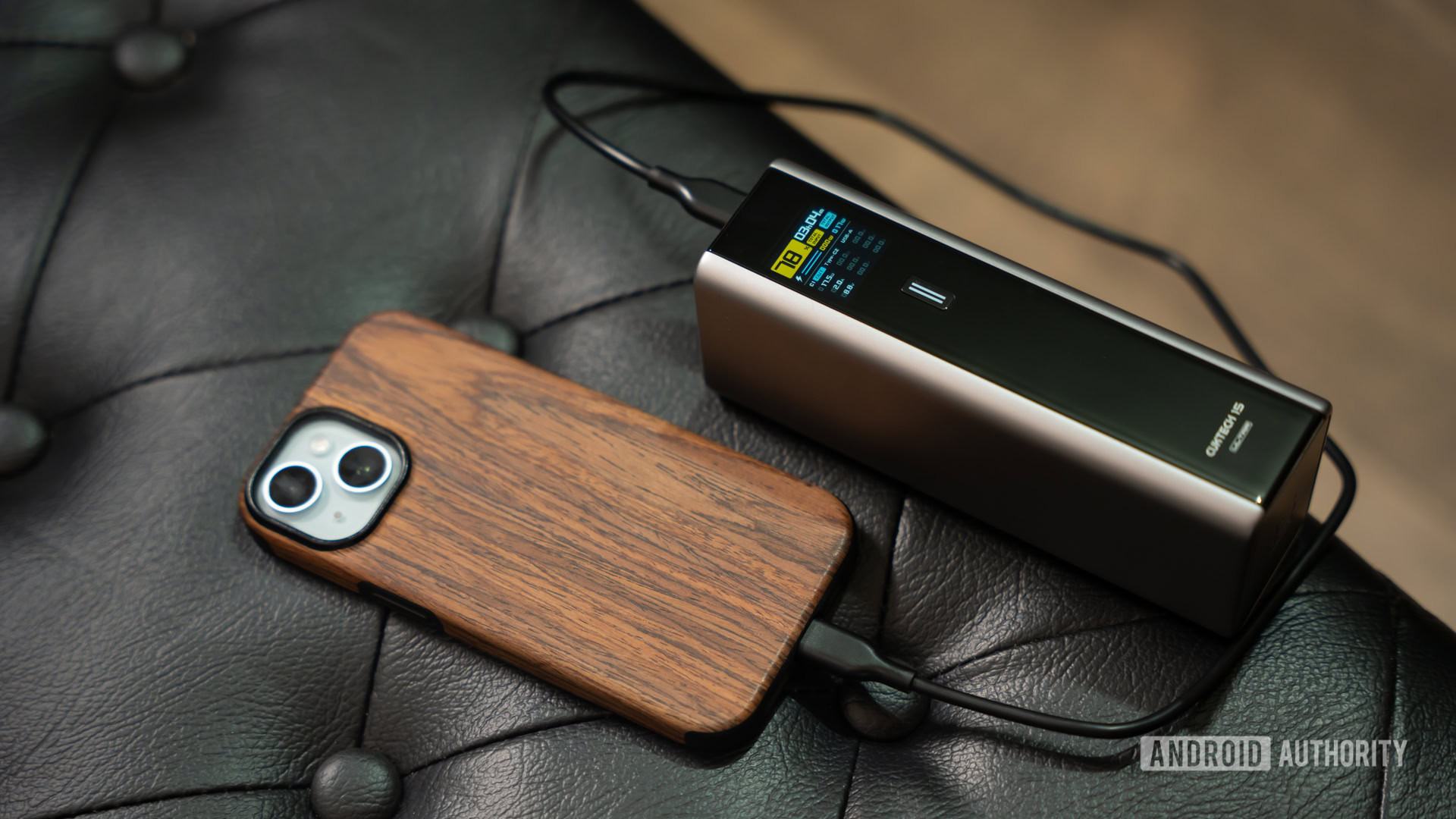 Cuktech 15 Ultra Power Bank Charging Telefone 06