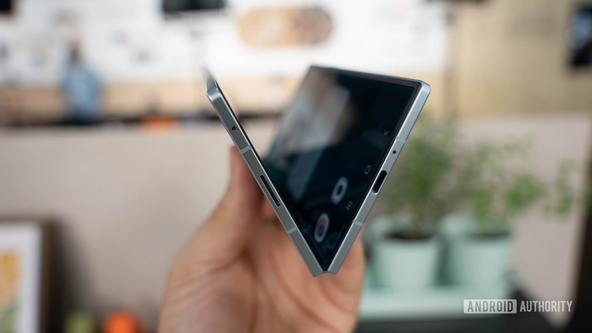 Samsung Galaxy Z Fold 7 em V Formação mantida na mão