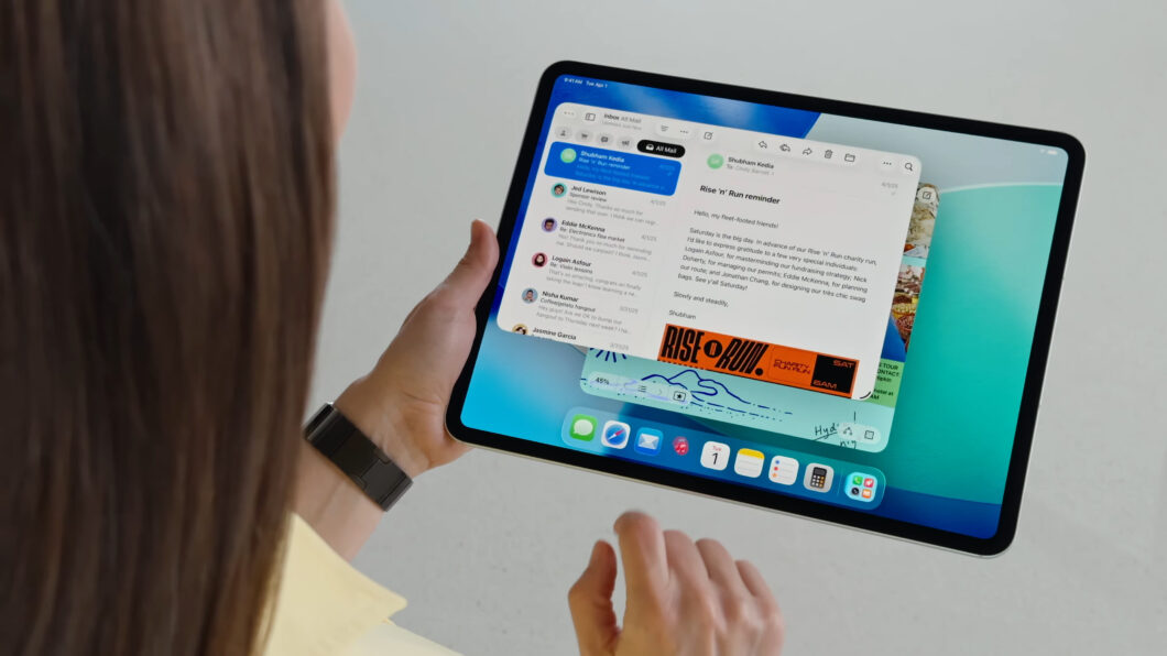 iPad rodando iPadOS 26, com várias janelas de diferentes tamanhos na tela
