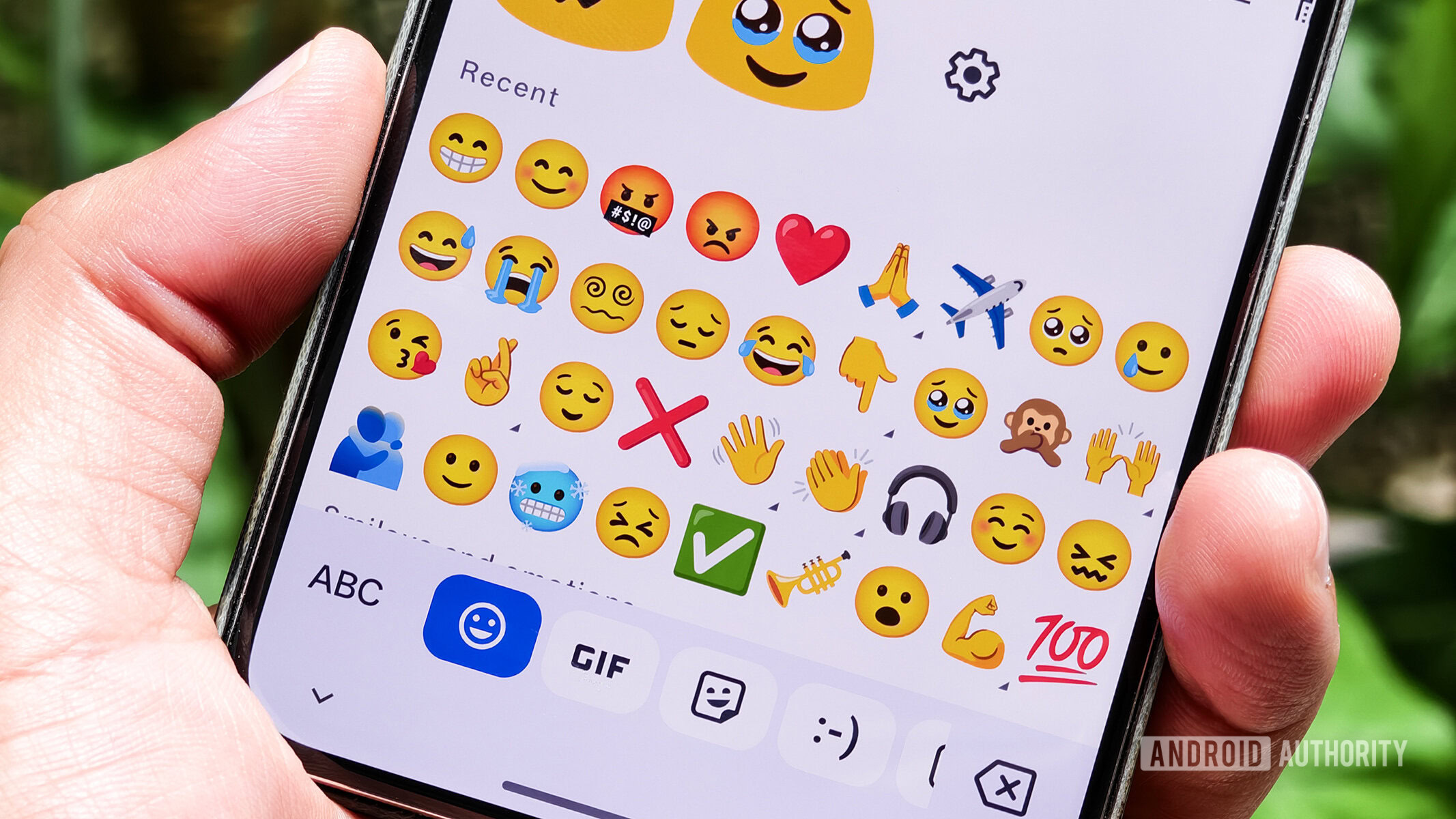 seletor de emoji do Google gboard novo em julho de 2025.