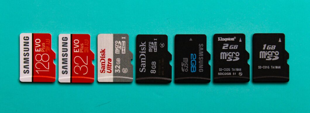 Imagem com diversos cart&otilde;es microSD