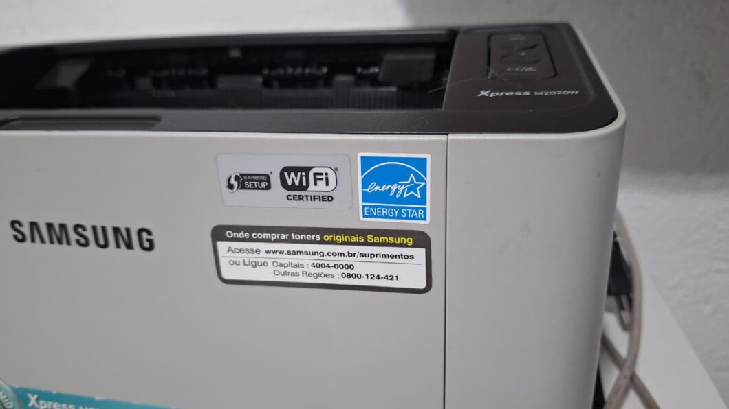 Imagem de uma impressora a laser da samsung com o selo Energy Star