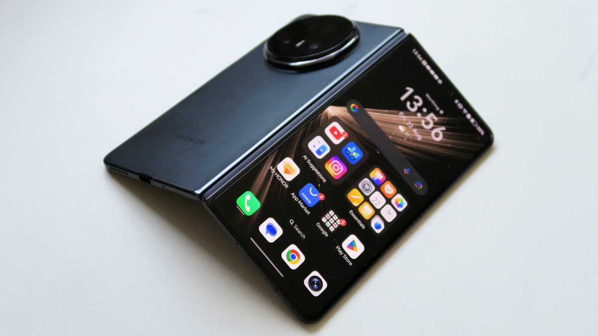 Honor Magic V5 REVIEW back angled half open