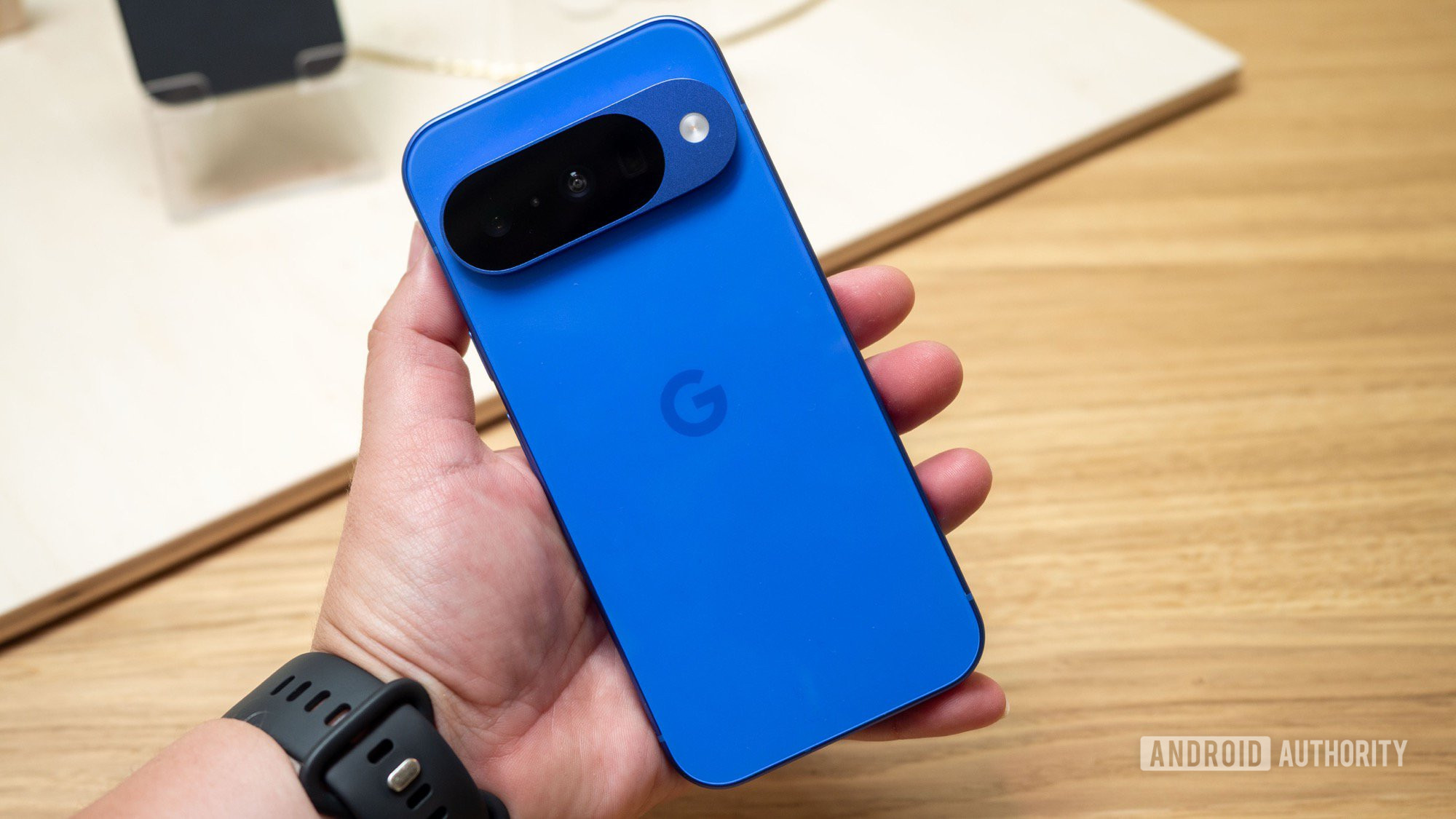 google pixel 10 na m&atilde;o de volta &iacute;ndigo