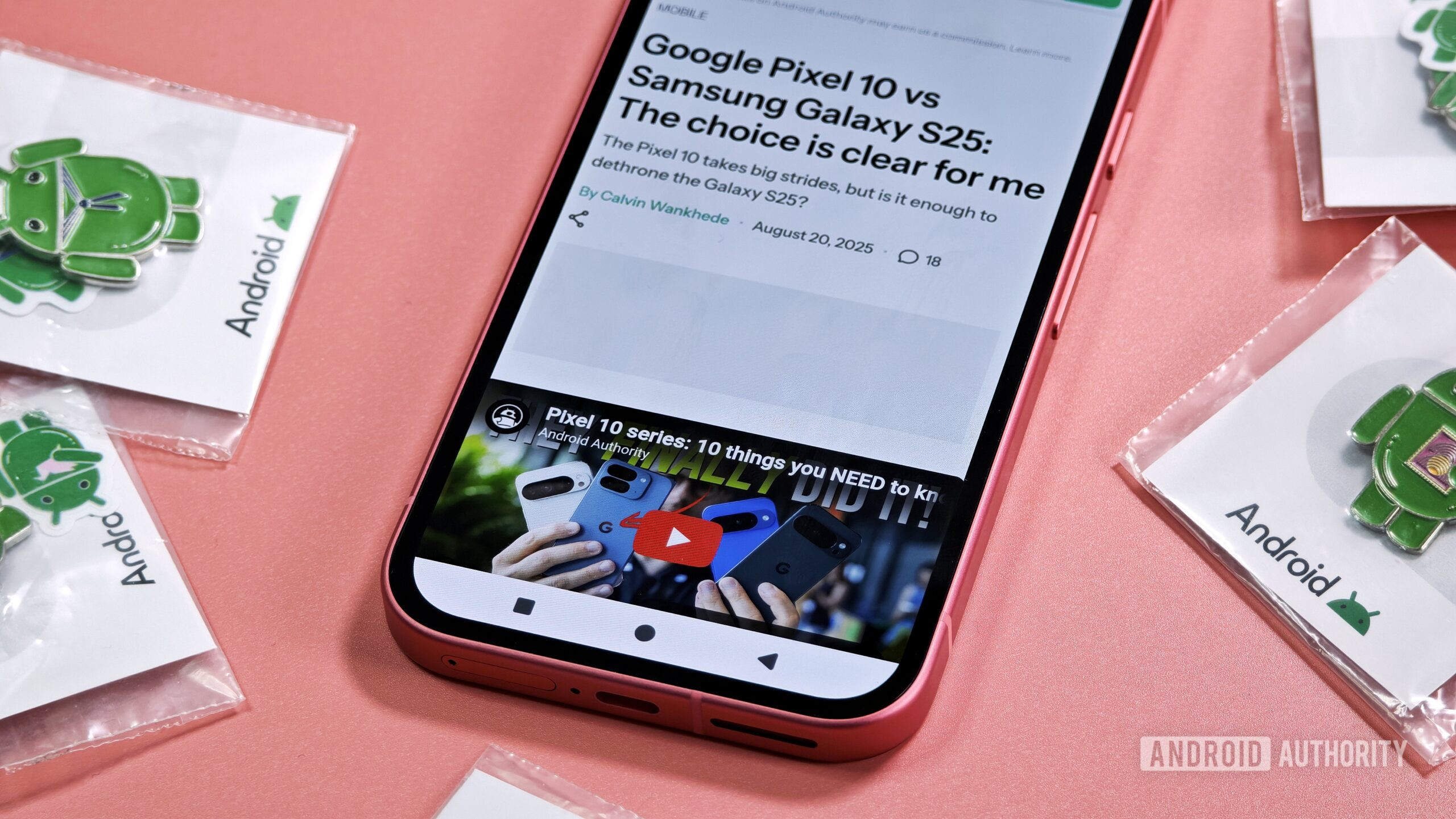 Foto de um telefone pixel com barra de navegação invertida