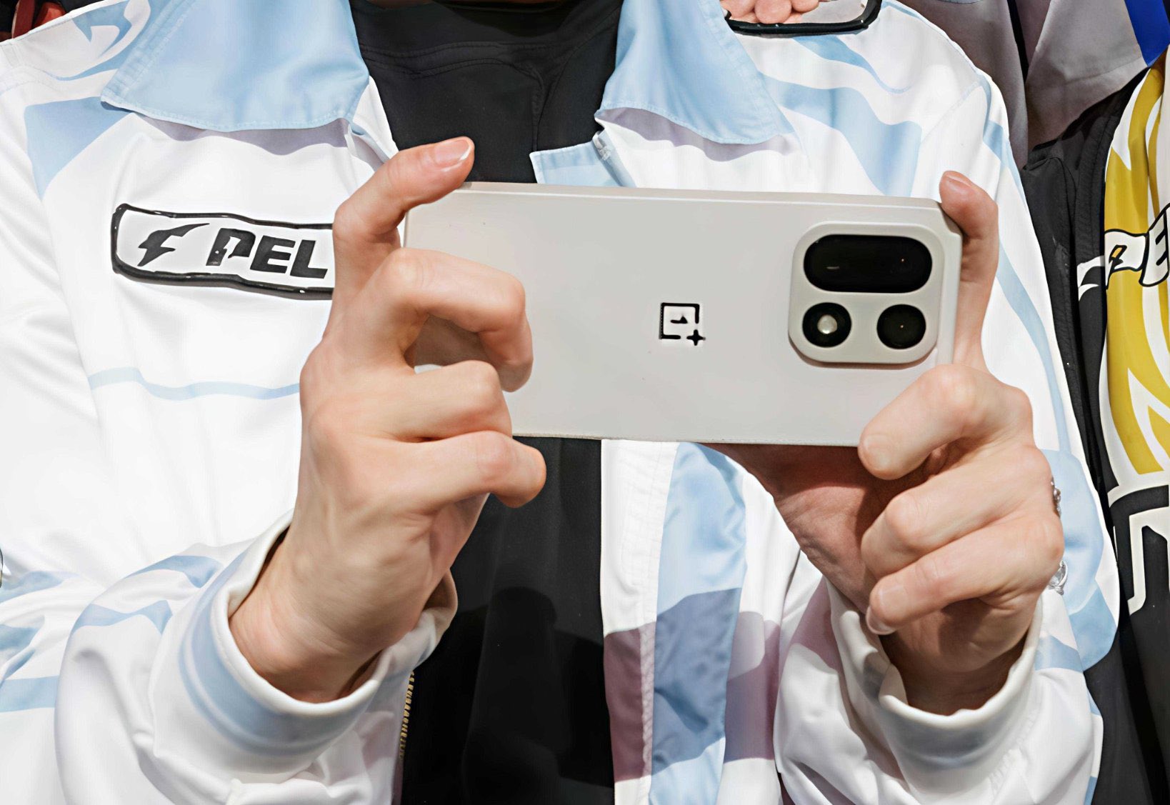 Suspeito OnePlus 15 sendo usado no Evento 1