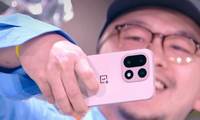 Suspeito OnePlus 15 sendo usado no Evento 2