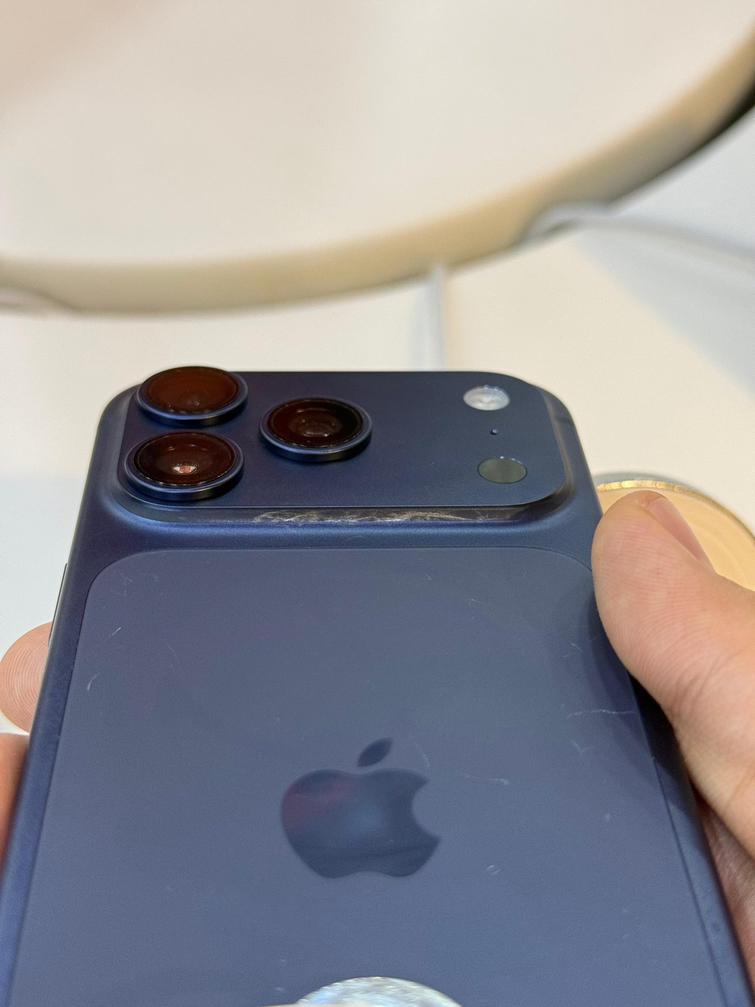 Arranhado iPhone 17 Pro 2 Arranhado iPhone 17 Pro 2