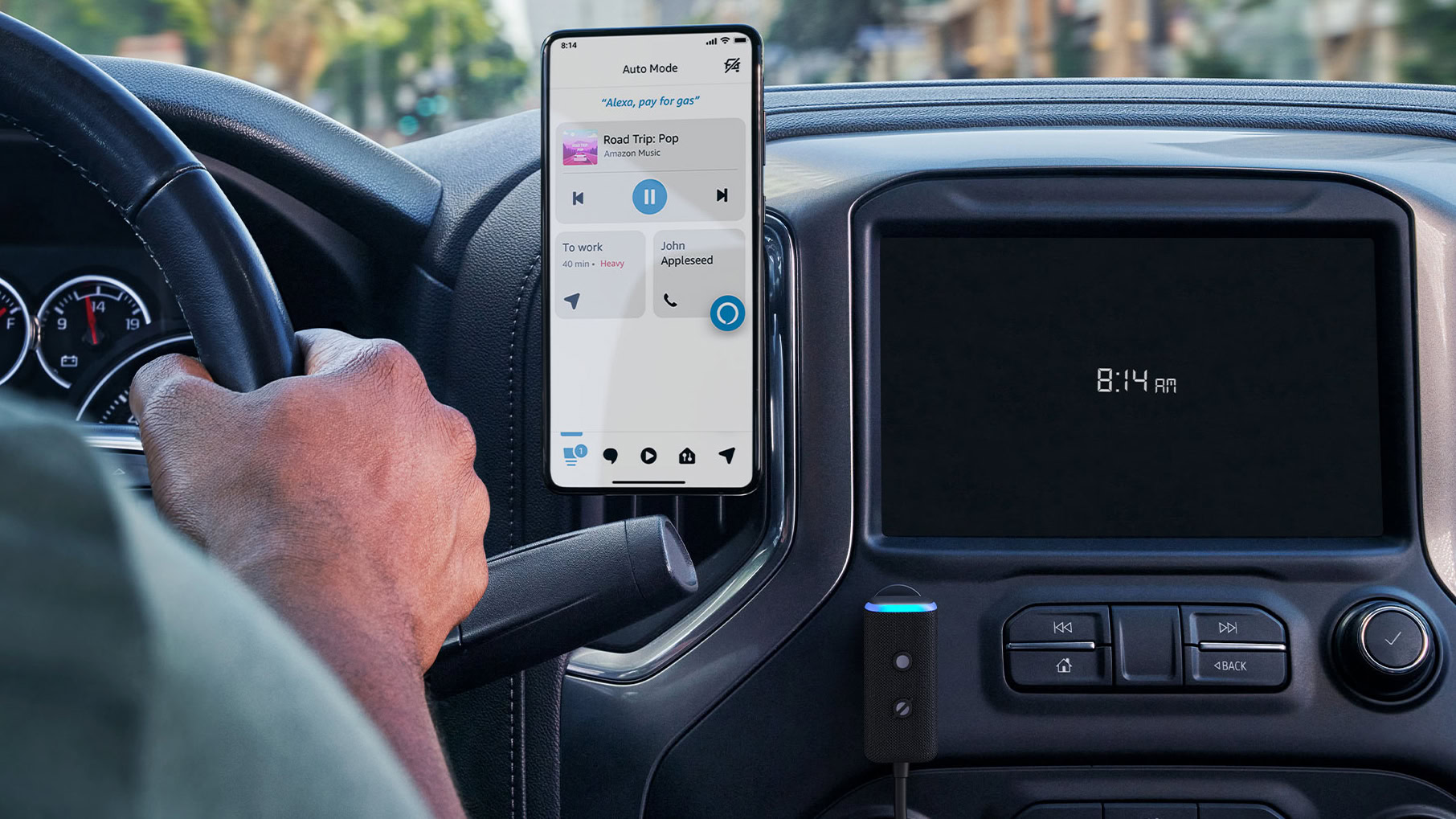 Amazon Echo Auto enquanto dirige Amazon Echo Auto enquanto dirige