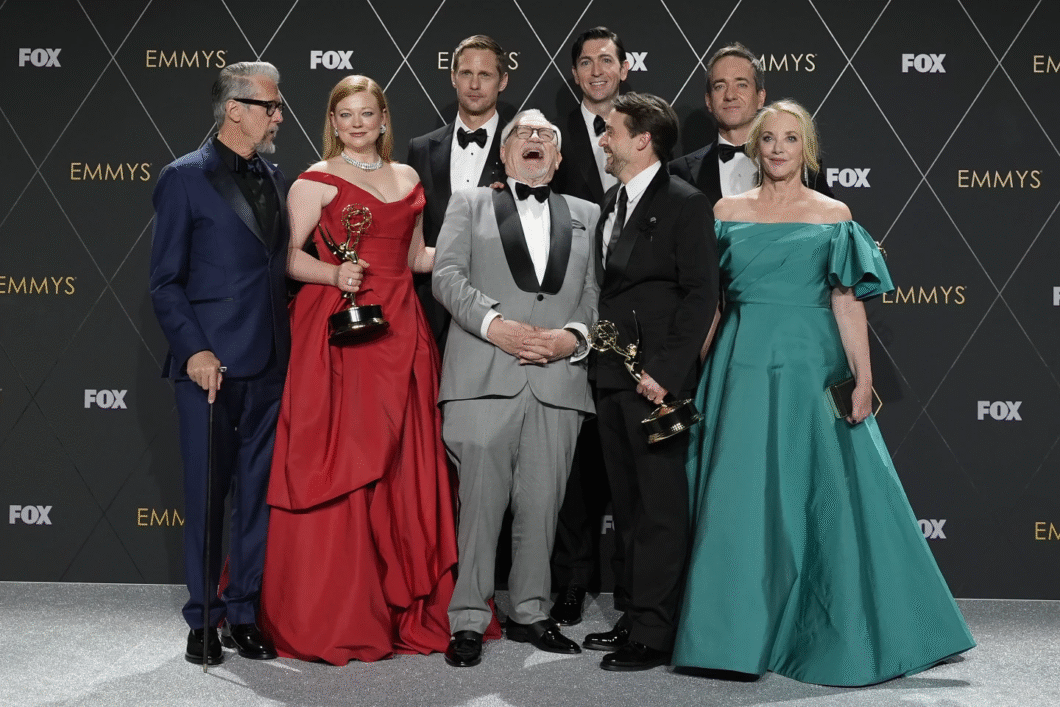 Elenco de Succession após cerimônia do Emmy