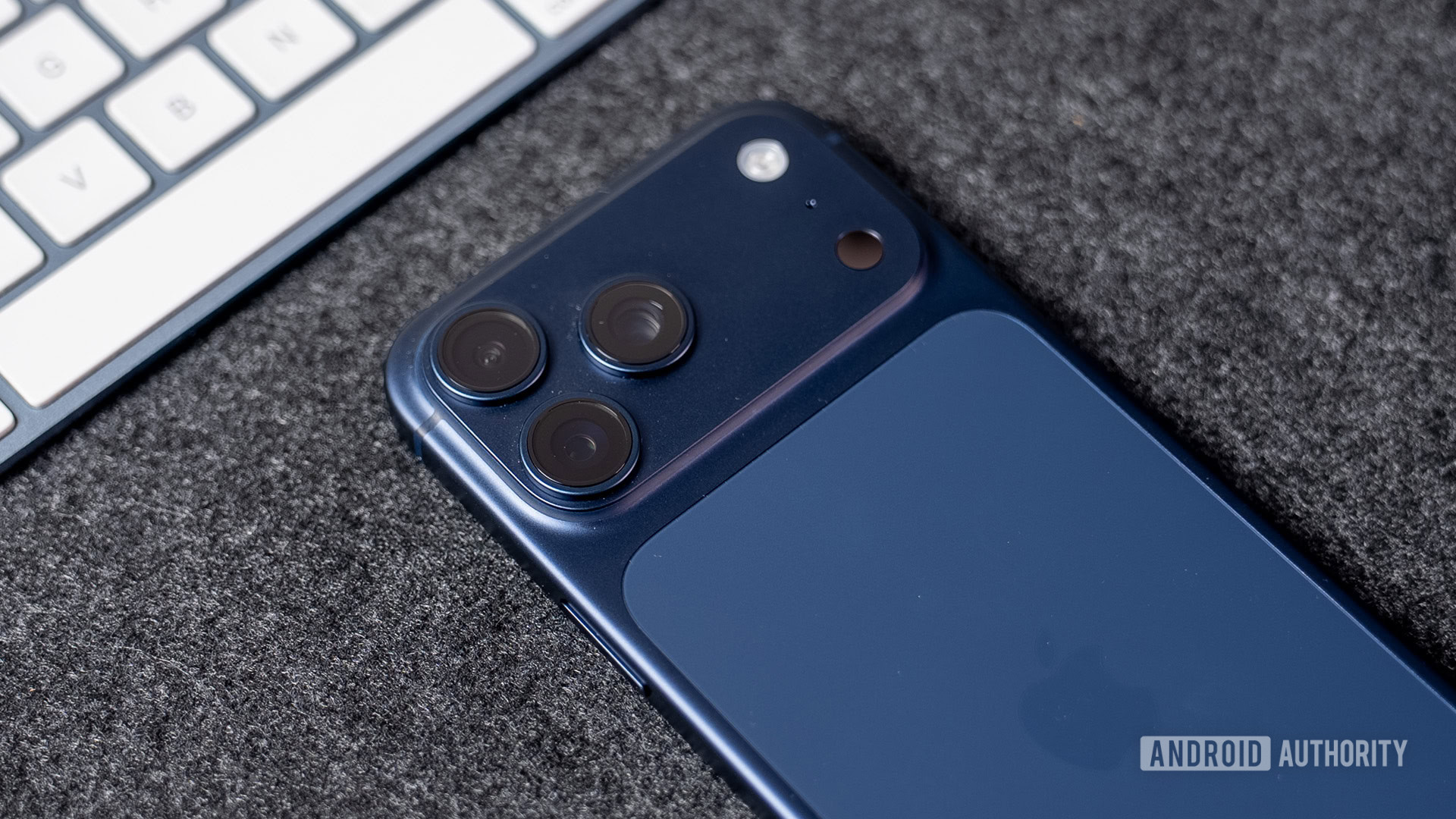 iPhone 17 Pro Max Deep Blue Camera Plateau iPhone 17 Pro Max Deep Blue Camera Plateau