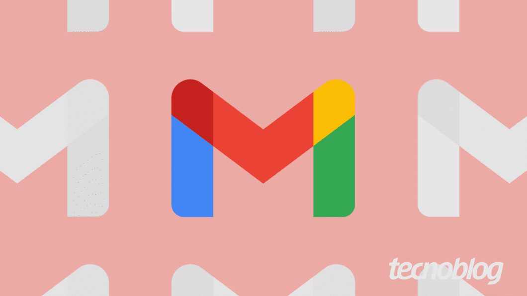 Arte mostra um padr&atilde;o repetitivo de logotipos do Gmail em tons de cinza claro, que preenche um fundo cor-de-rosa p&aacute;lido. No centro, destaca-se um logotipo do Gmail colorido, com abas em vermelho, azul, verde e amarelo, posicionado ligeiramente para a frente. No canto inferior direito da imagem, h&aacute; a marca d'&aacute;gua "tecnoblog".