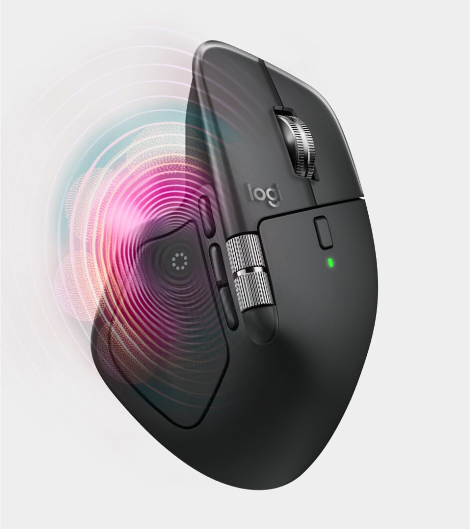 Um mouse ergonômico preto e vertical da marca Logitech, com design anatômico para as mãos, é exibido em um fundo branco e suave. O mouse tem duas rodas de rolagem prateadas e um indicador de LED verde. À esquerda, há um efeito digital de ondas circulares coloridas em tons de rosa, azul e verde, que simula vibração ou som.