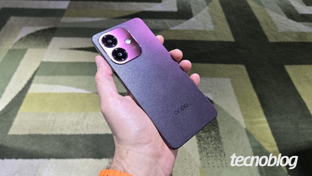 Oppo A40 é apresentado em evento em São Paulo (foto: Thássius Veloso/Tecnoblog)