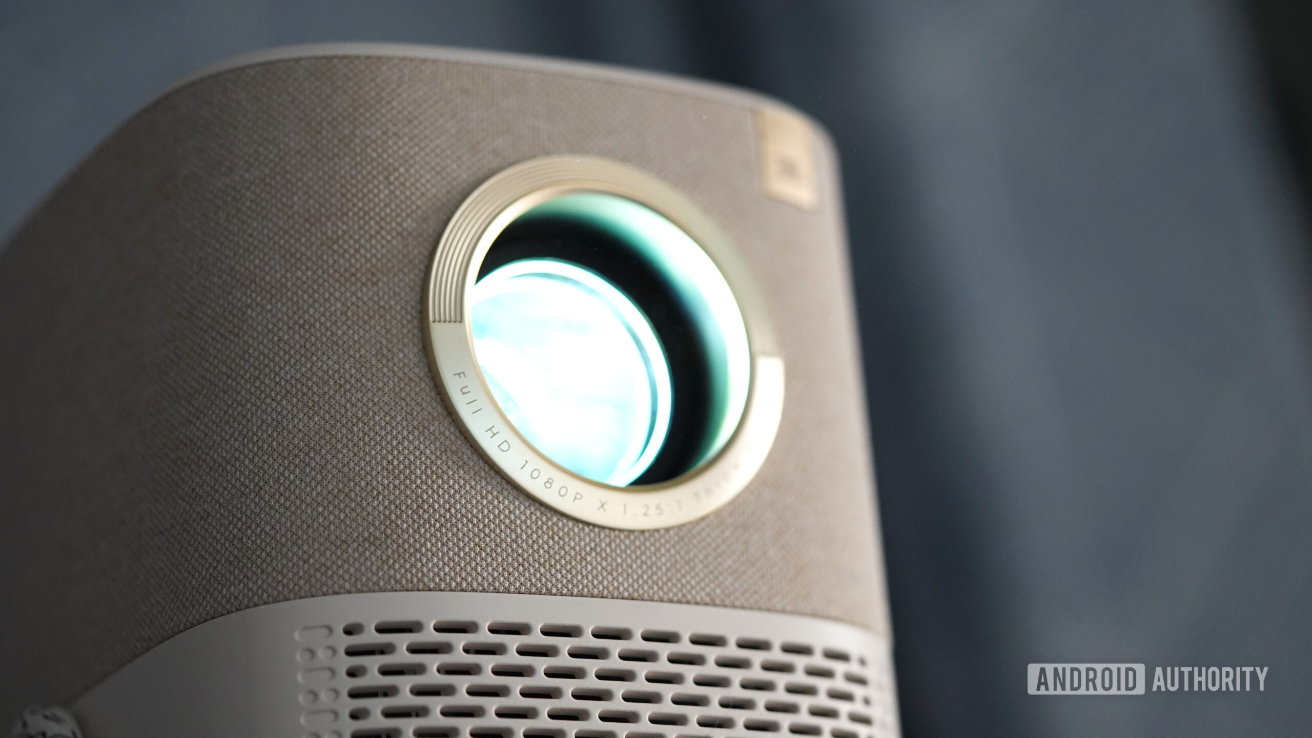 Yaber Projector T2 HD Um fechamento de um Yaber Projecor T2 destaca suas especificações de resolução.