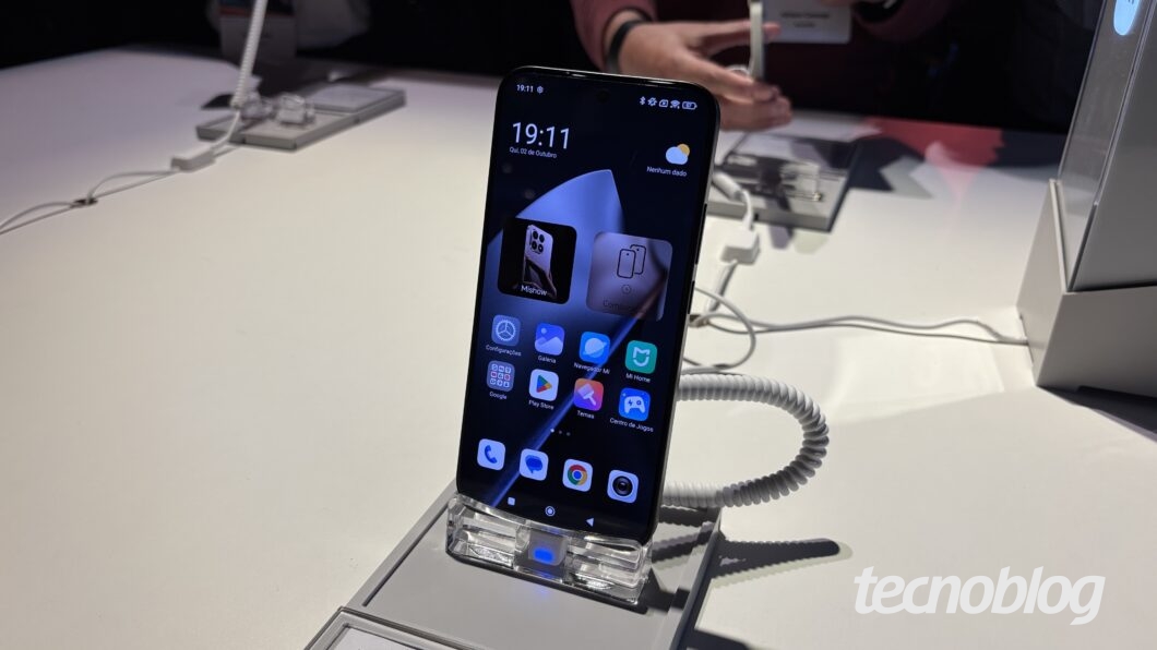 Xiaomi 15T em um estande