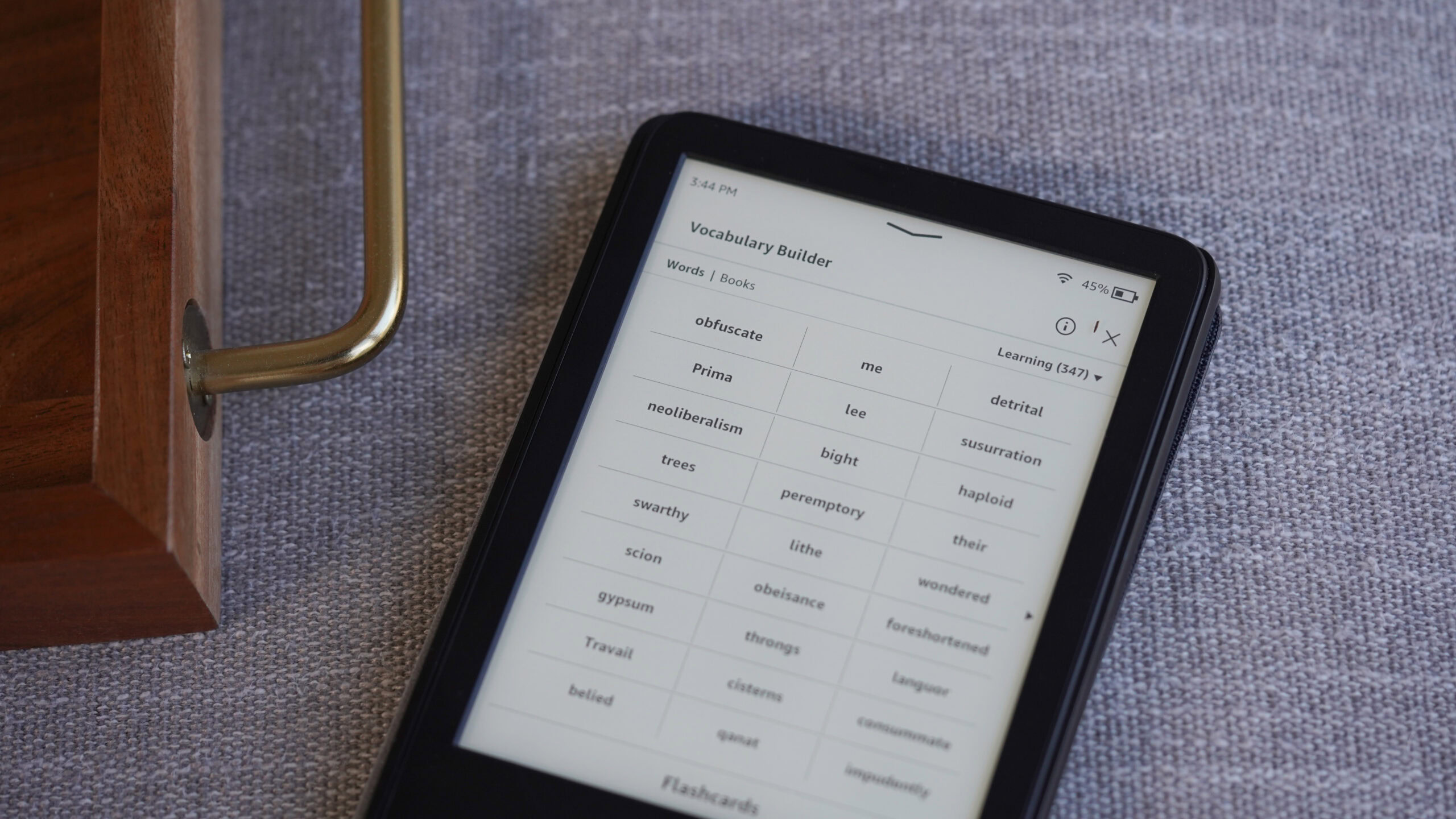 Palavras do vocabulário Kindle Um Kindle exibe as palavras de vocabulário de um usuário.