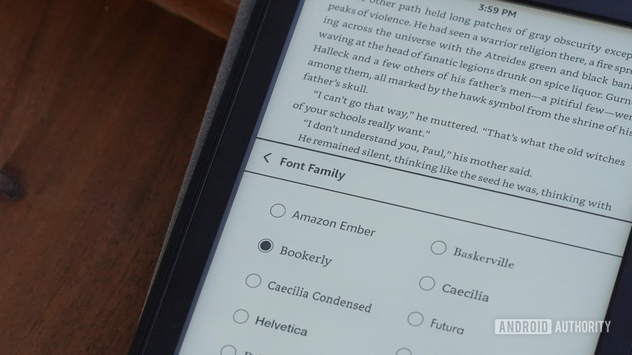Família de fontes Kindle Um usuário muda a família de fontes em seu Kindle.