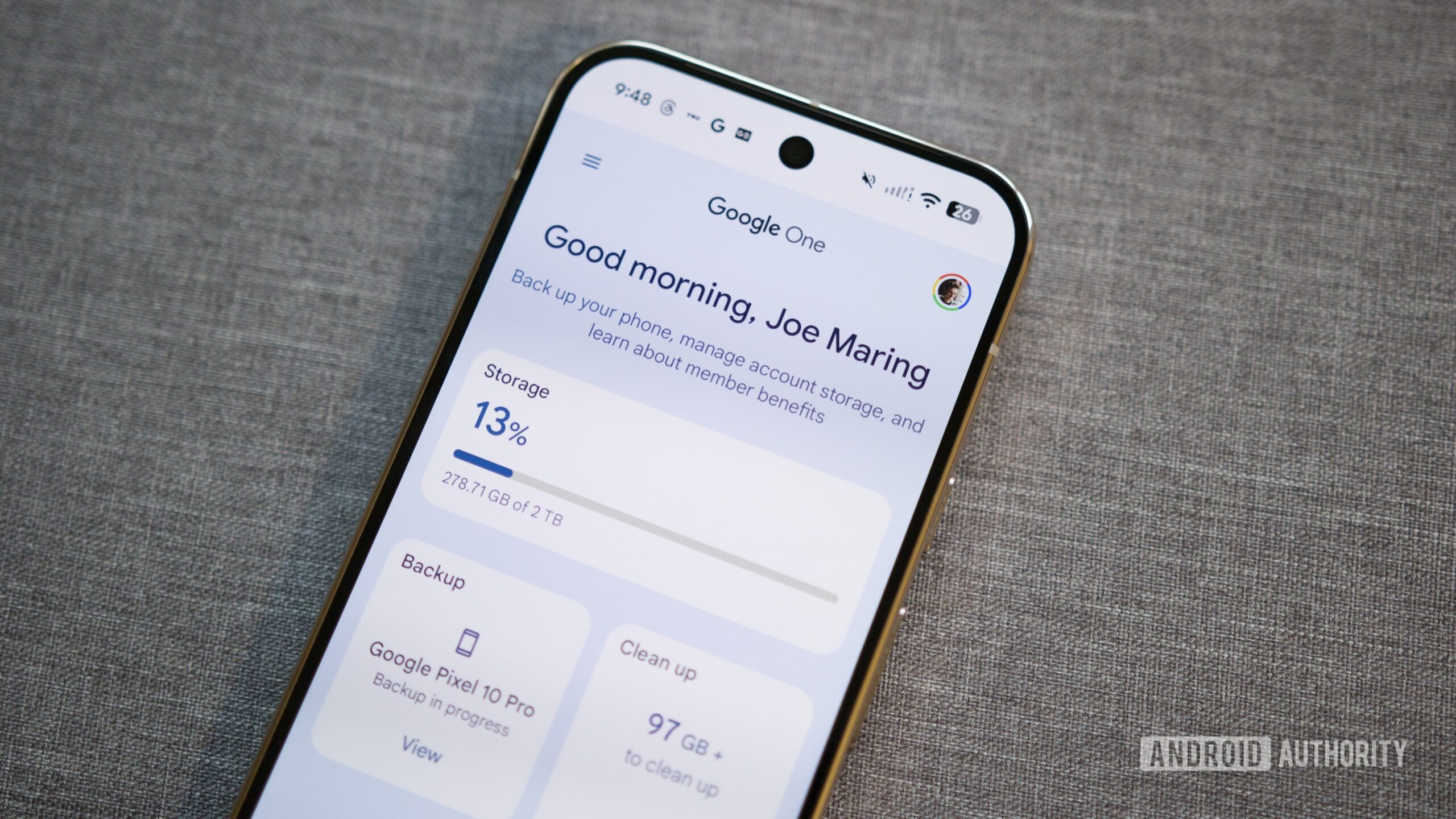 Tela inicial do app Google One em execução em um smartphone Pixel.