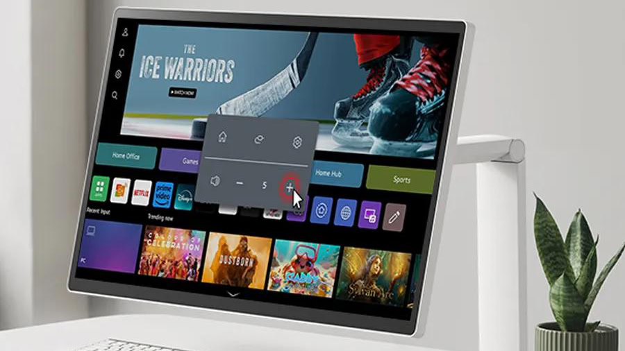 LG Smart Monitor balançando na mesa