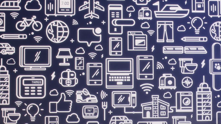 ilustração com vários dispositivos de uma casa conectada