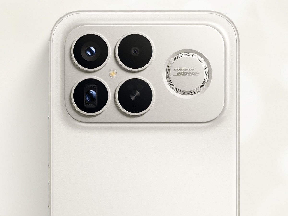 Imagem mostra a parte traseira do Redmi K90 Pro Max, em versão de cor branca