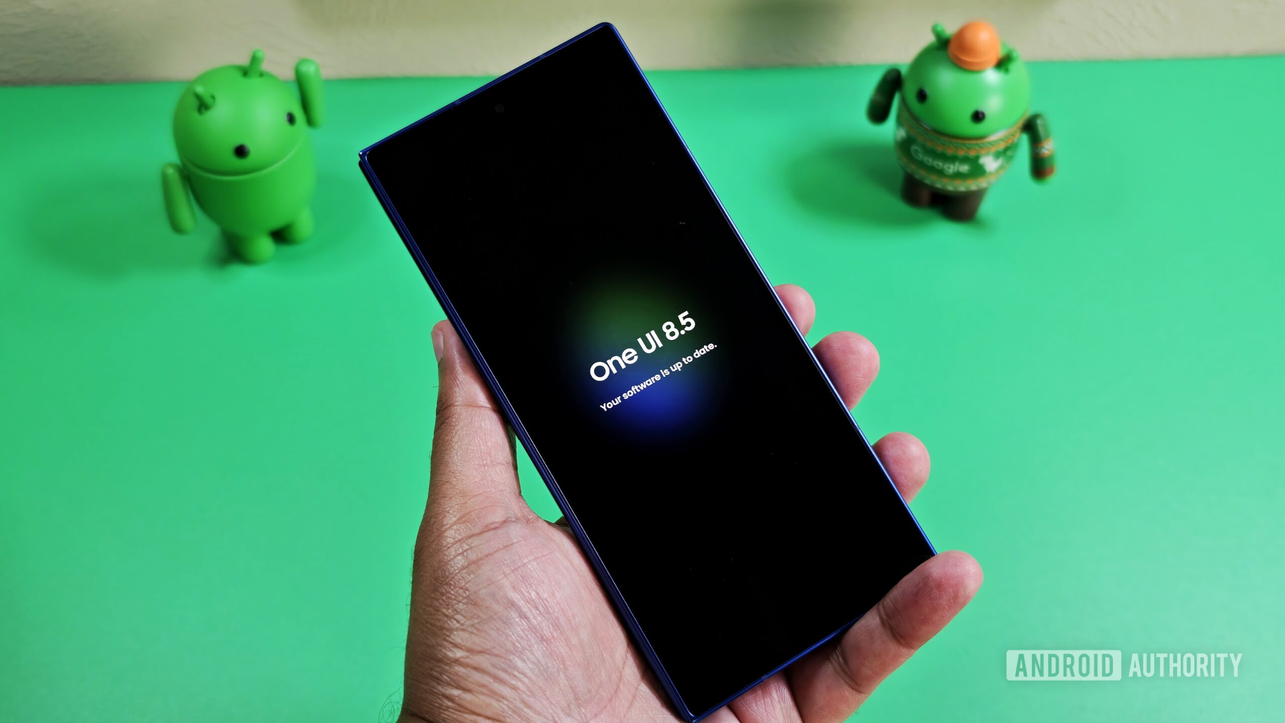 Um logotipo da interface do usuário 8.5 em um telefone da Samsung Galaxy