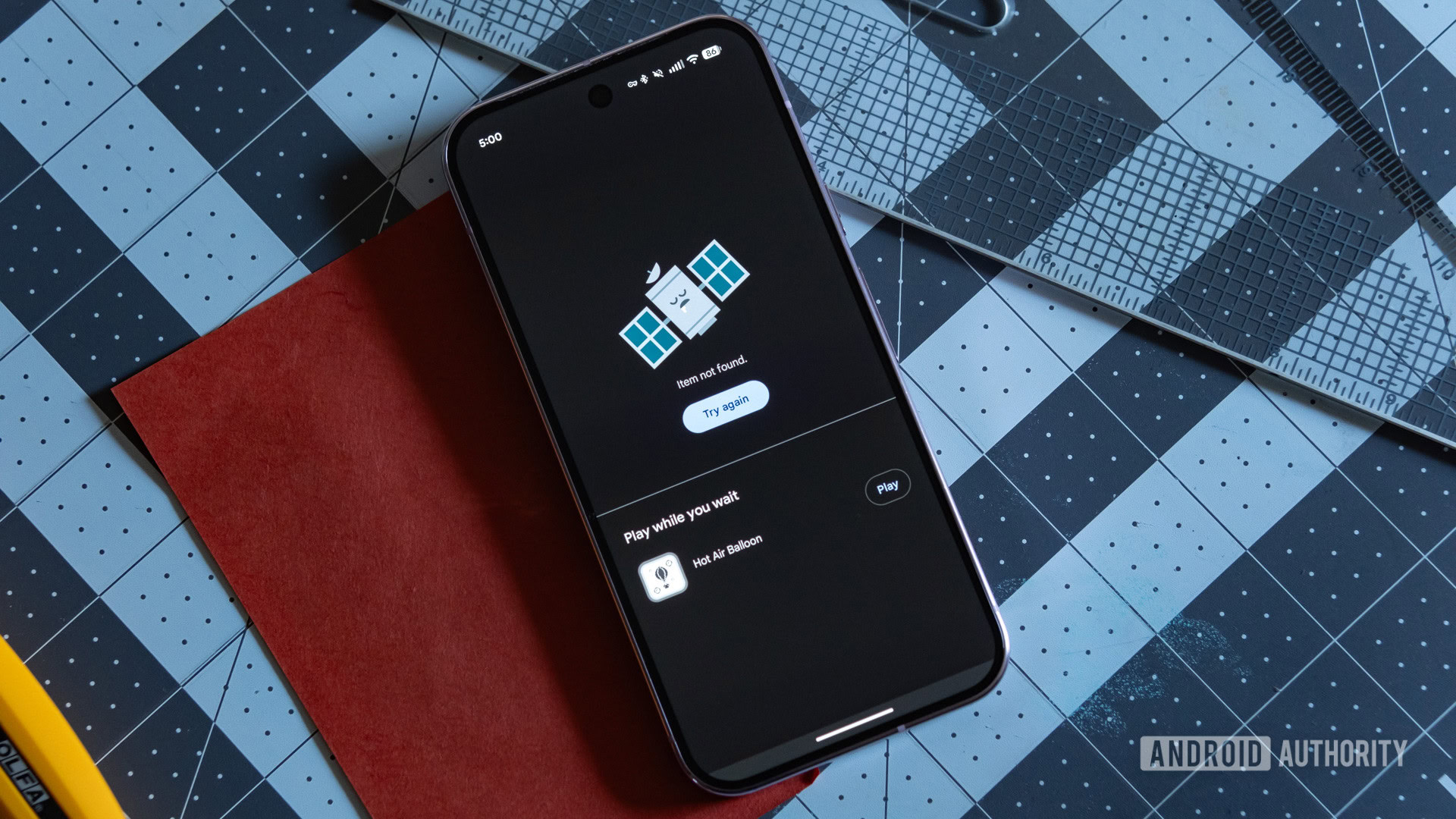 Um profissional do Google Pixel 9 mostrando uma tela de loja da Play que diz 'item não encontrado'.