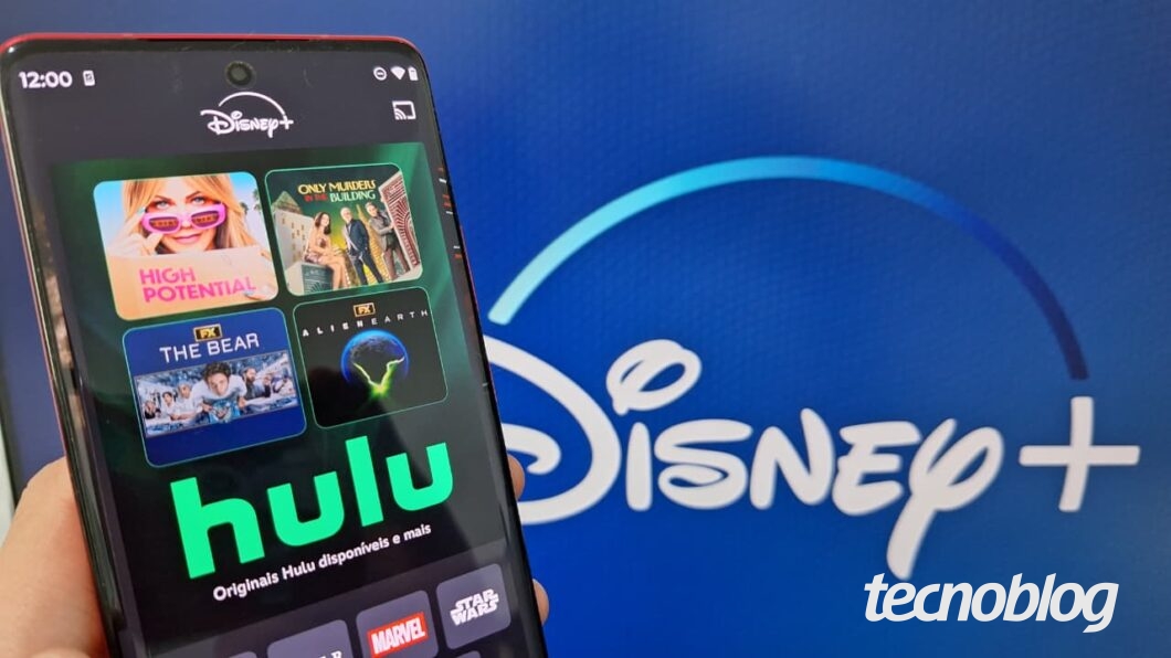 imagem de um celular mostrando o aplicativo Disney+ com a aba Hulu em destaque