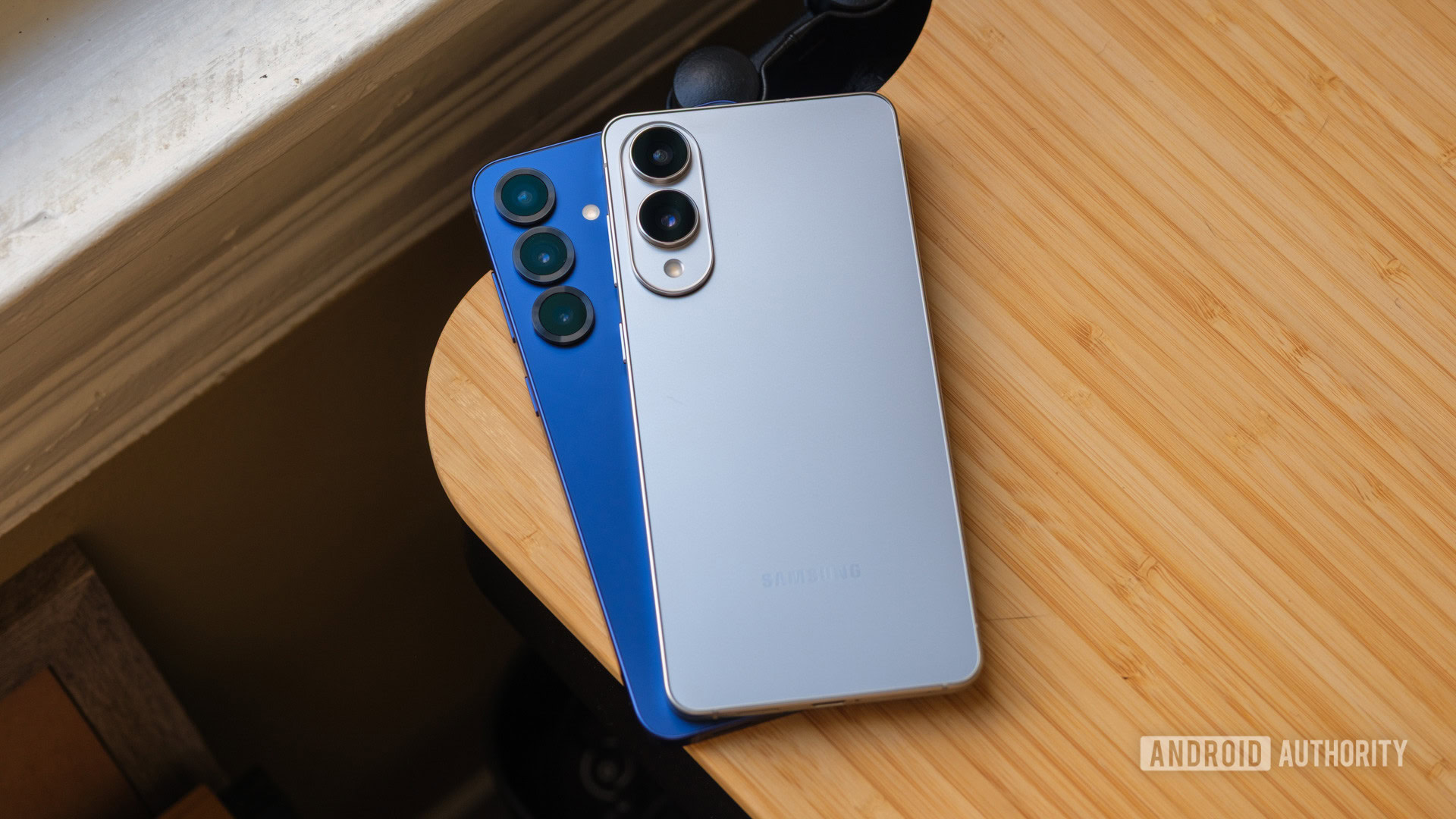 Samsung Galaxy S25 Plus vs Galaxy S25 Edge deitado