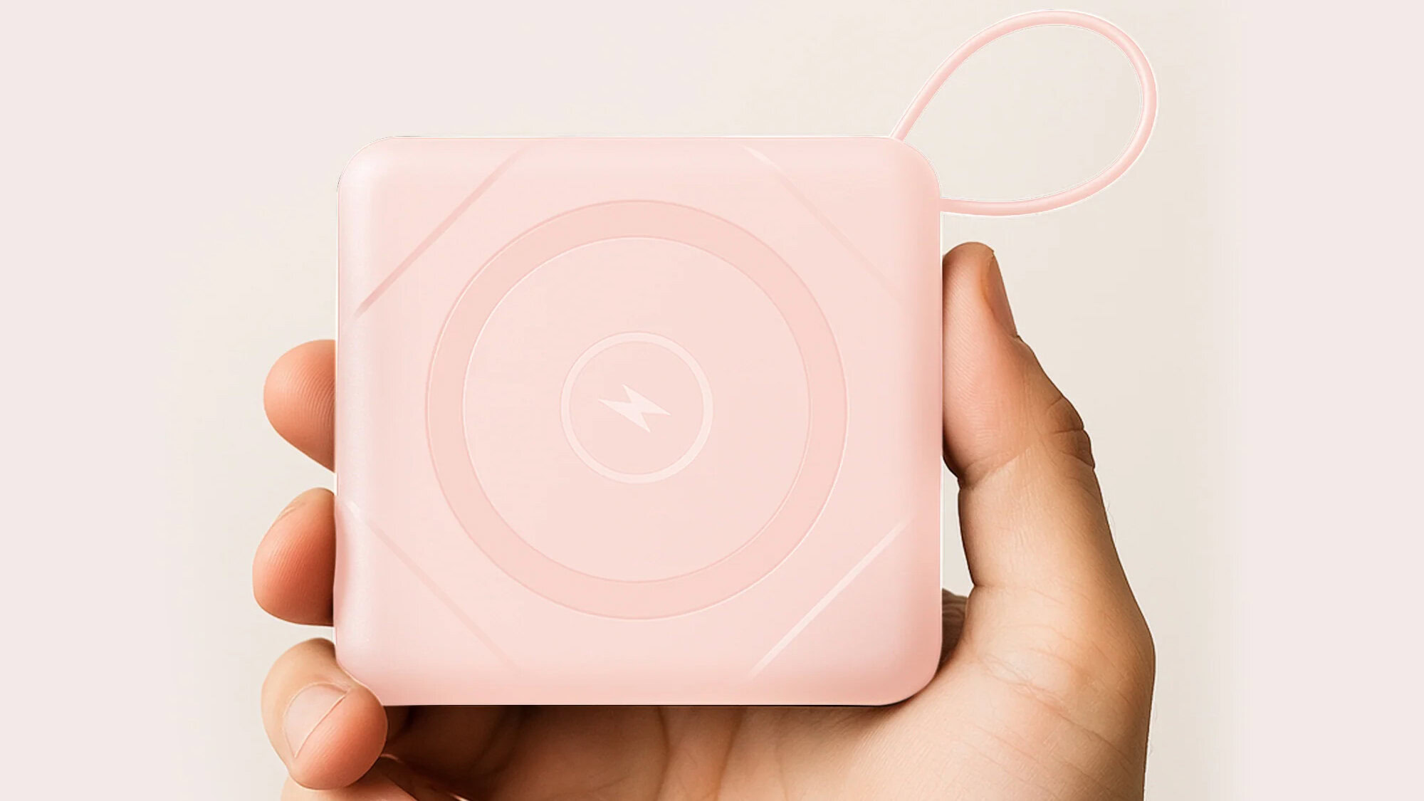 Ergonomia Uncaged 7 em 1 Power Bank na mão